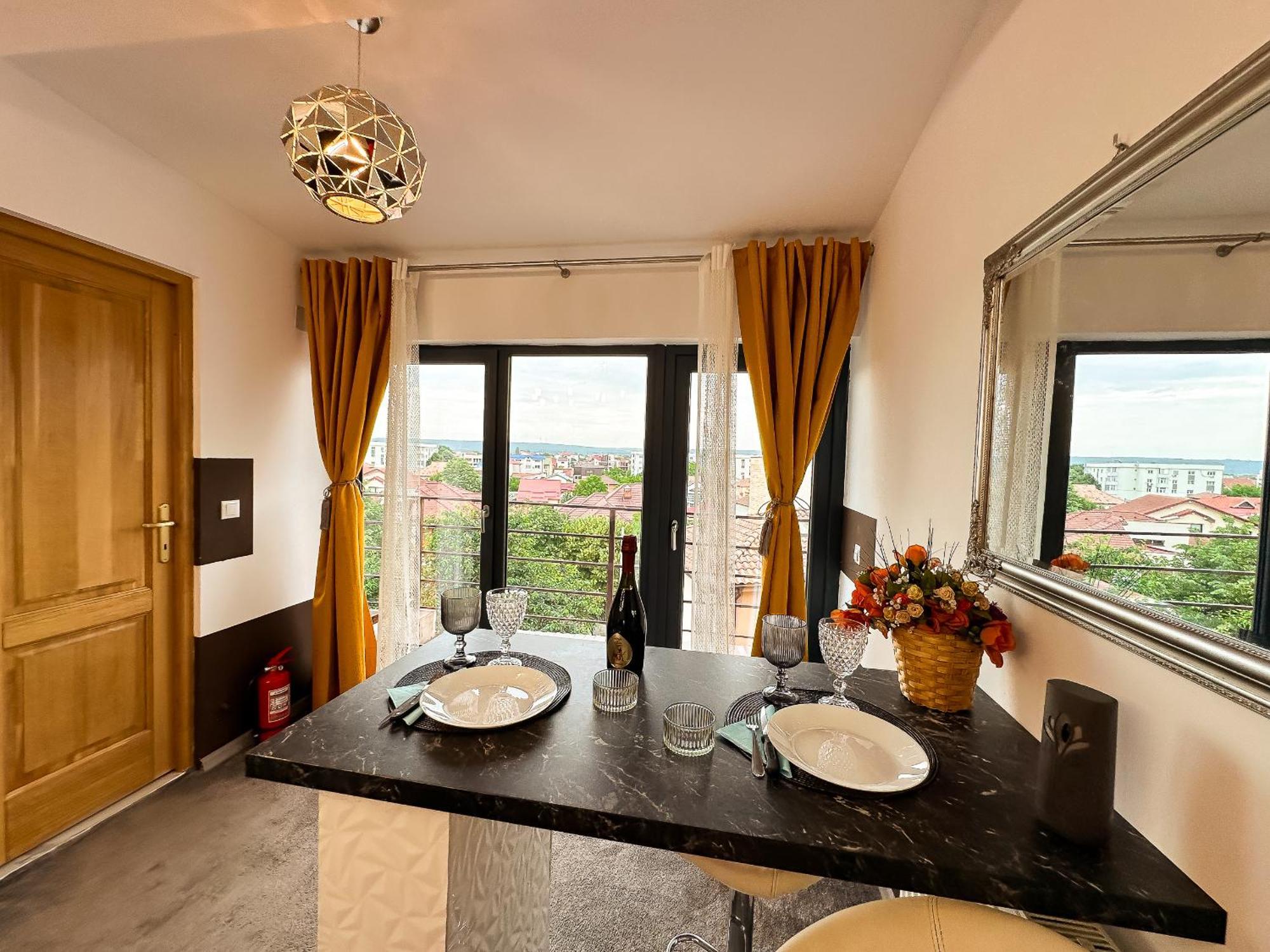 The Royal - Studio With Balcony & Panoramic View Craiova Buitenkant foto