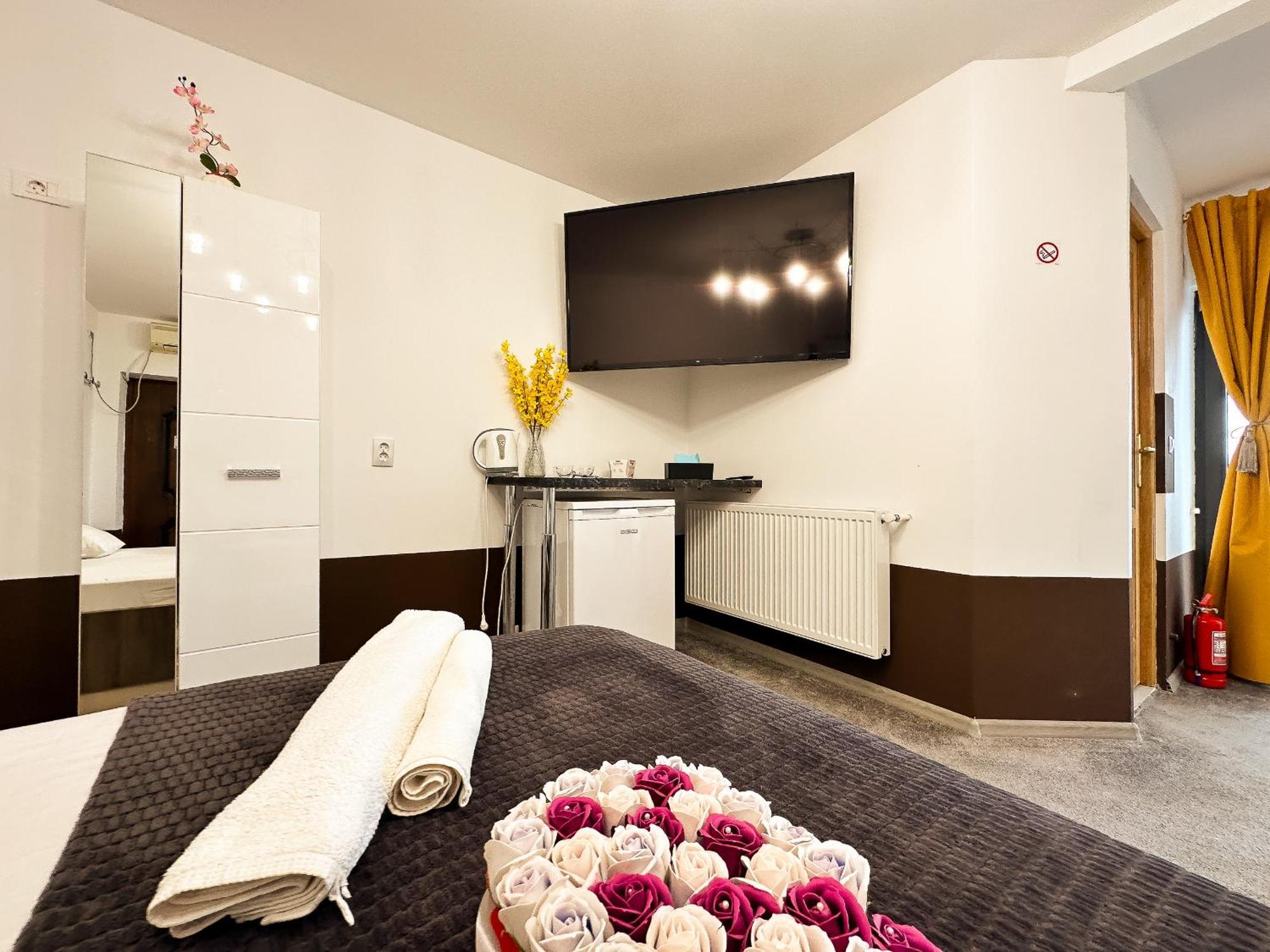 The Royal - Studio With Balcony & Panoramic View Craiova Buitenkant foto