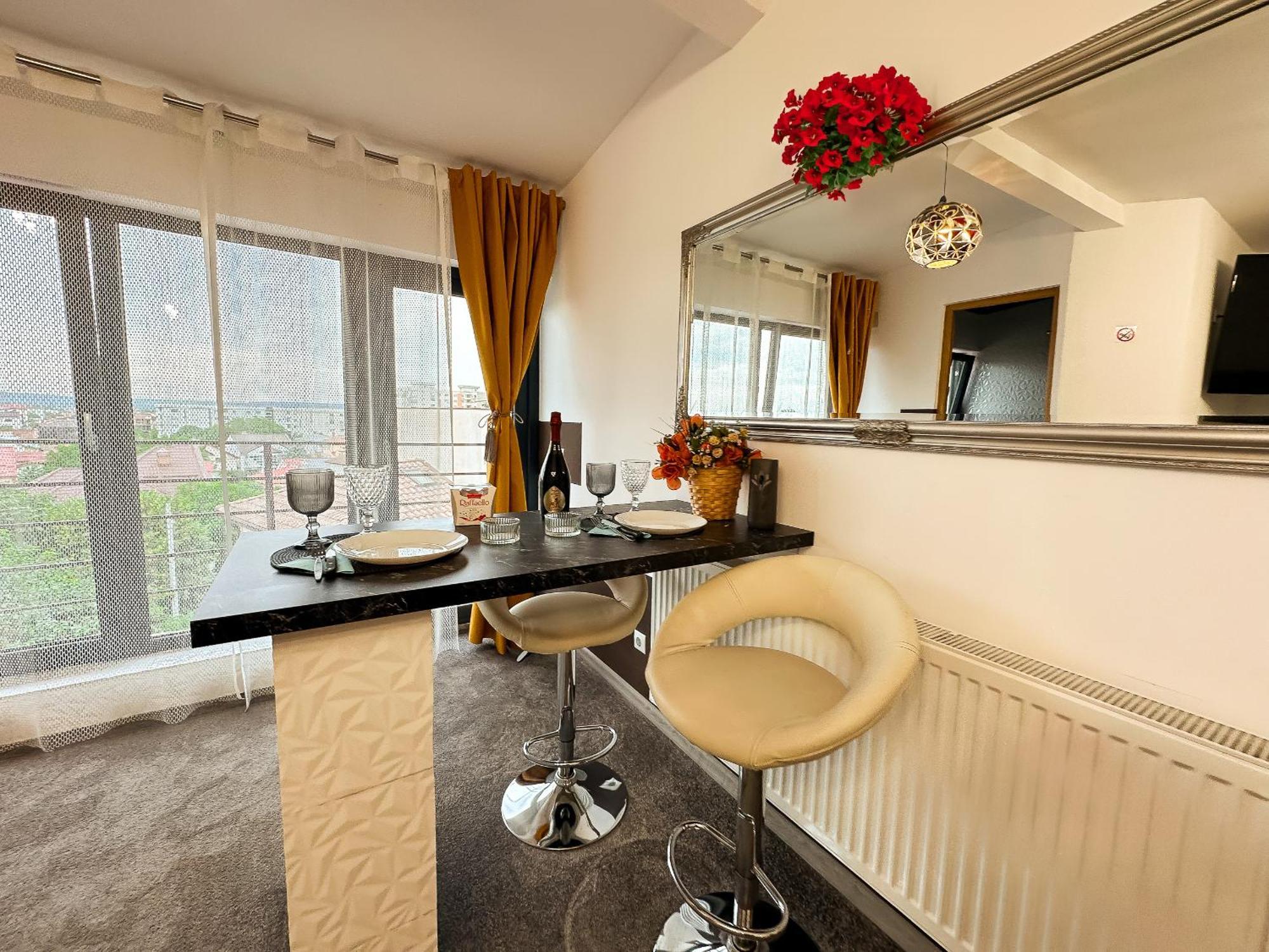 The Royal - Studio With Balcony & Panoramic View Craiova Buitenkant foto