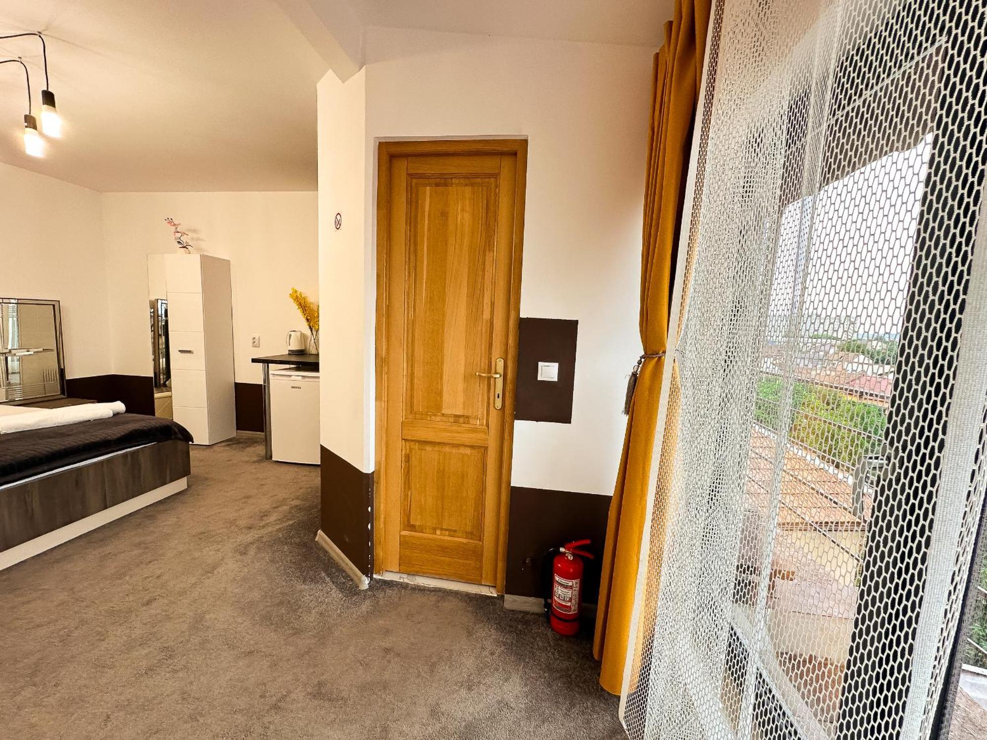 The Royal - Studio With Balcony & Panoramic View Craiova Buitenkant foto